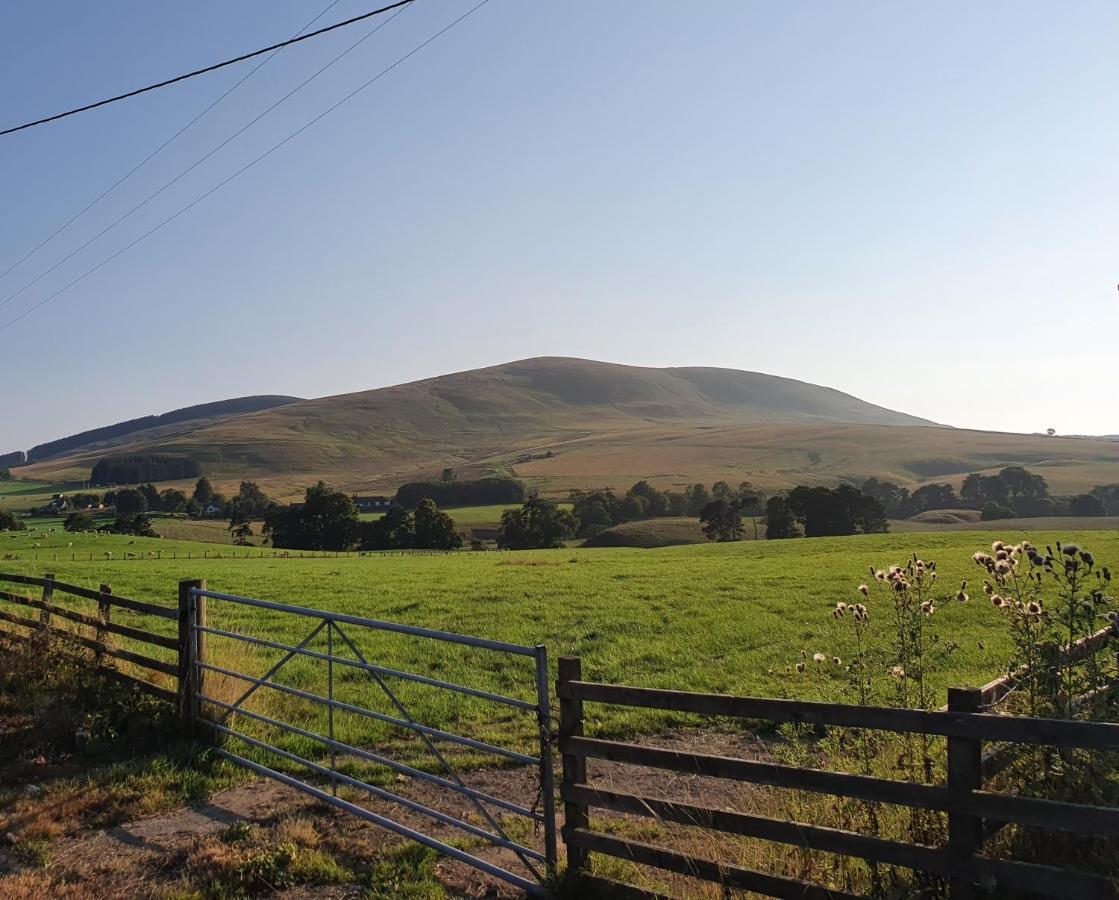 The Granary At Tinto Retreats, Biggar Is A Gorgeous 3 Bedroom Stone Cottage Wiston  Exterior photo