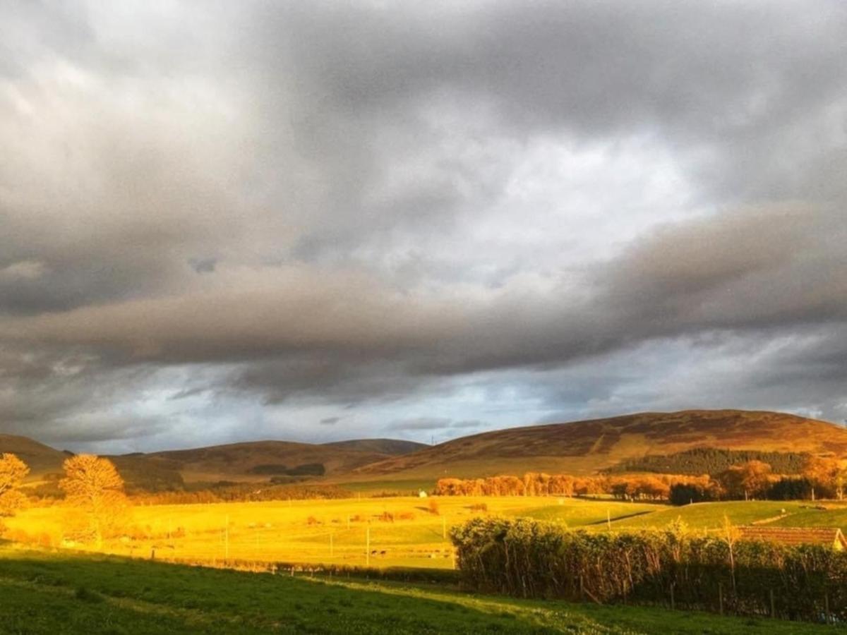 The Granary At Tinto Retreats, Biggar Is A Gorgeous 3 Bedroom Stone Cottage Wiston  Exterior photo